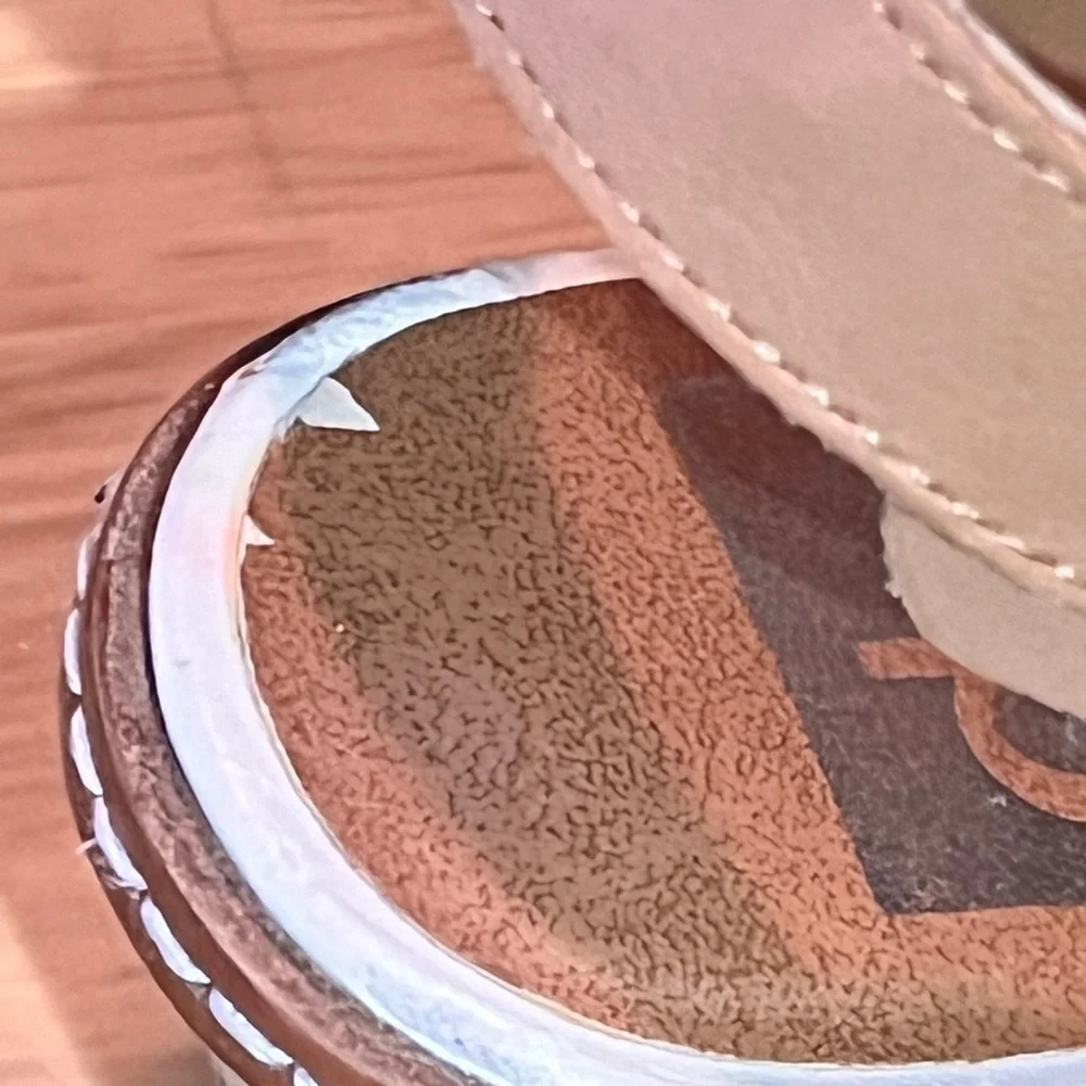 DOLCE VITA Cream Wedges